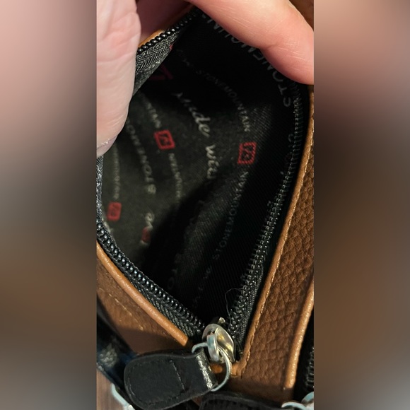 Stone Mountain USA, LLC crossbody bag. Bonus wristlet strap. Black & tan. - Picture 12 of 16